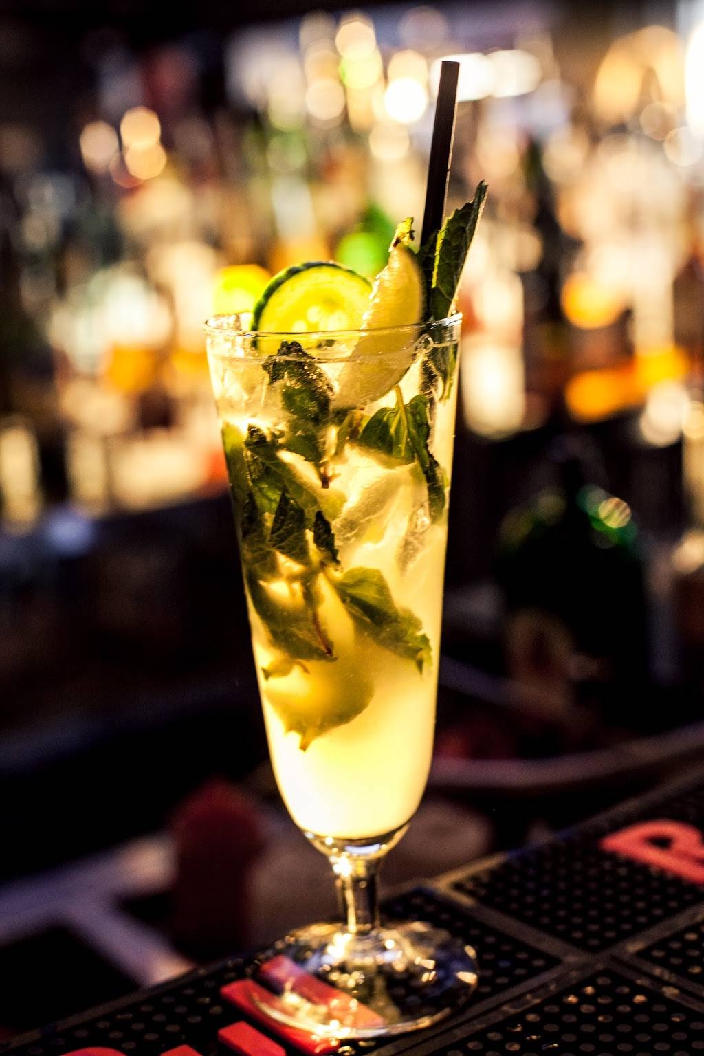 SHAKER Cuisine & Mixologie | restaurant | 3695 Rue de lHêtrière #250, Saint-Augustin-de-Desmaures, QC G3A 2Z5, Canada | 4188728885 OR +1 418-872-8885