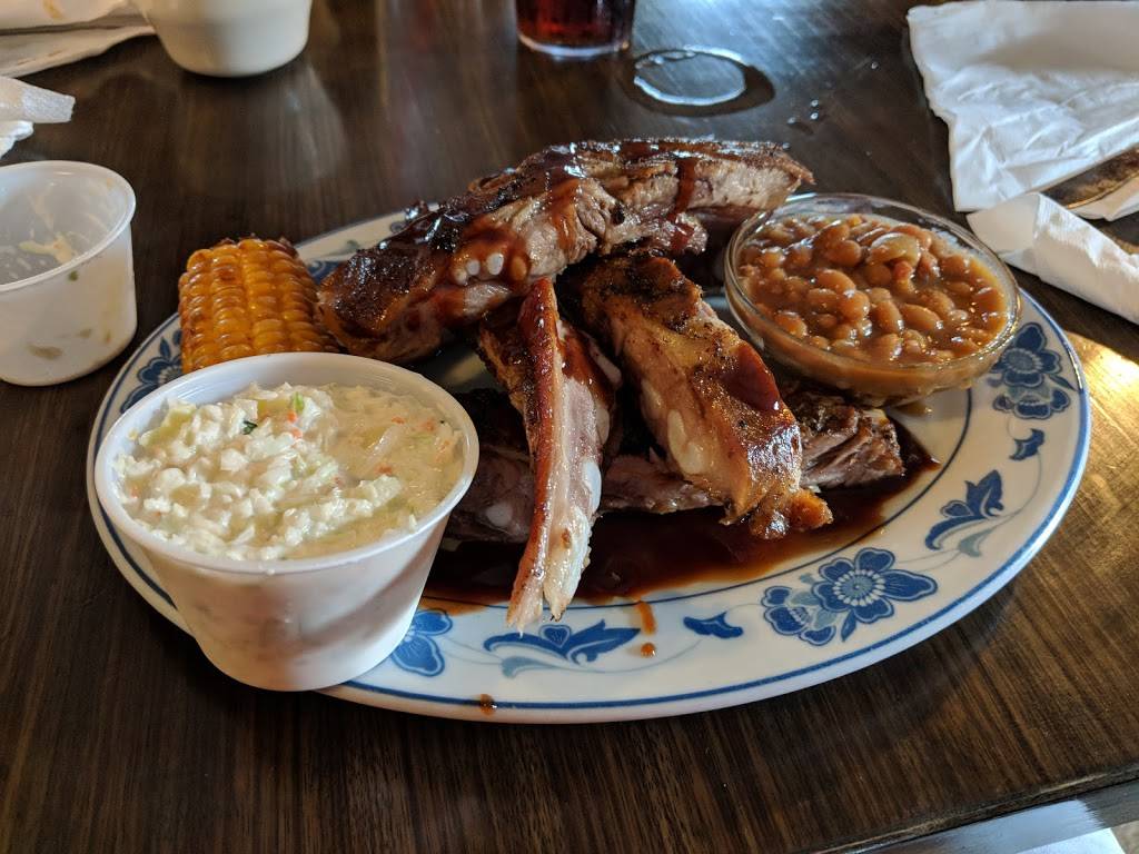 Pineapple Sams | restaurant | 18801-18999 SE 13th Ln, Silver Springs, FL 34488, USA | 3522894851 OR +1 352-289-4851