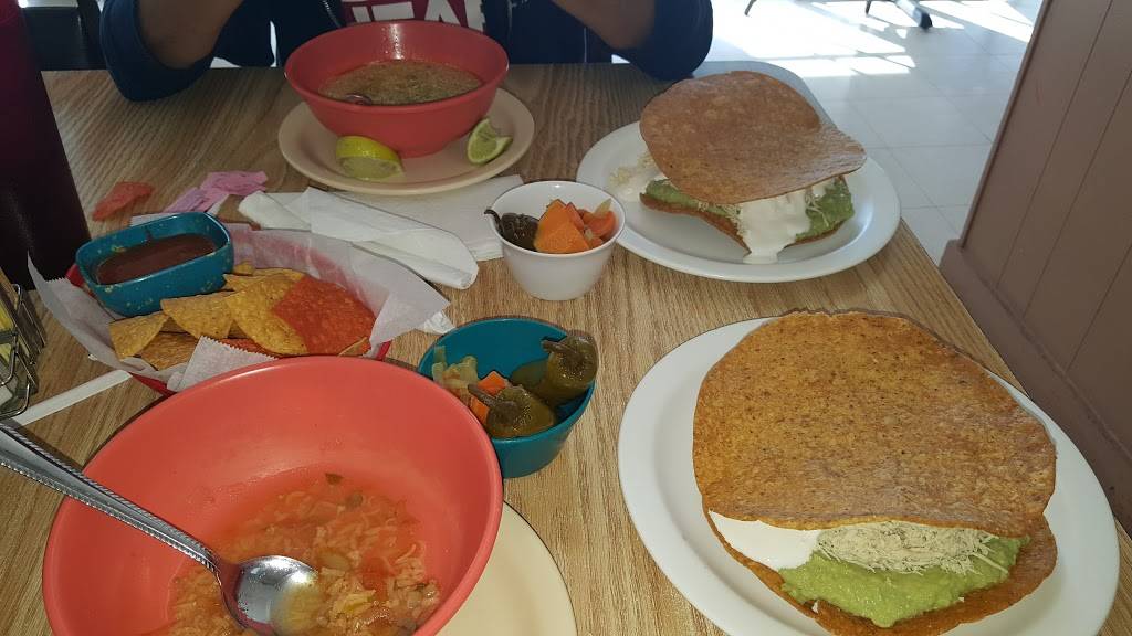 La Siberia Mexicana | restaurant | 403 SW Military Dr, San Antonio, TX 78221, USA | 2109244232 OR +1 210-924-4232