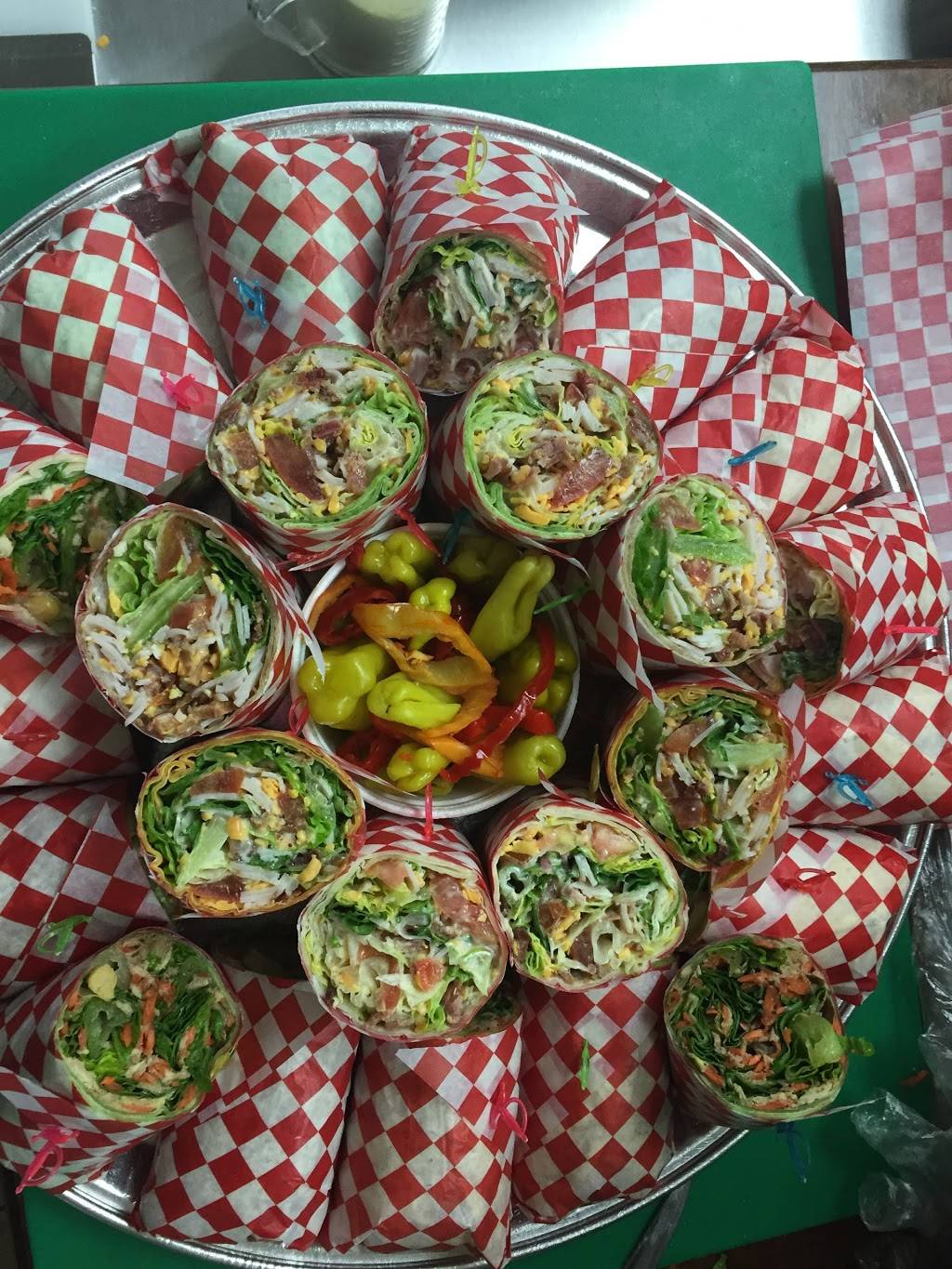 Artas Salad Bar And Grill | restaurant | 13462 Tecumseh Rd, Windsor, ON N8N 3N7, Canada | 5199791105 OR +1 519-979-1105