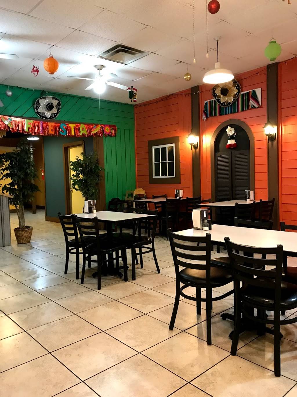 Taqueria Rolys | restaurant | 2006 16th St, Moline, IL 61265, USA | 3095176516 OR +1 309-517-6516