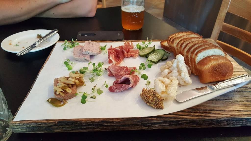 Market Table Bistro | restaurant | 13 E Broad Way, Lovettsville, VA 20180, USA | 5408223008 OR +1 540-822-3008