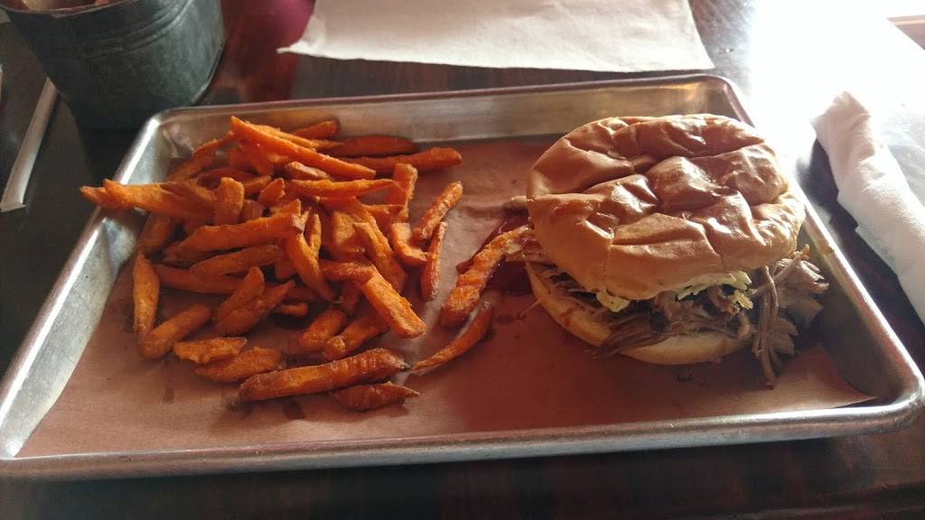 Delta Q | restaurant | 1112 N Washington St, Forrest City, AR 72335, USA | 8706331234 OR +1 870-633-1234