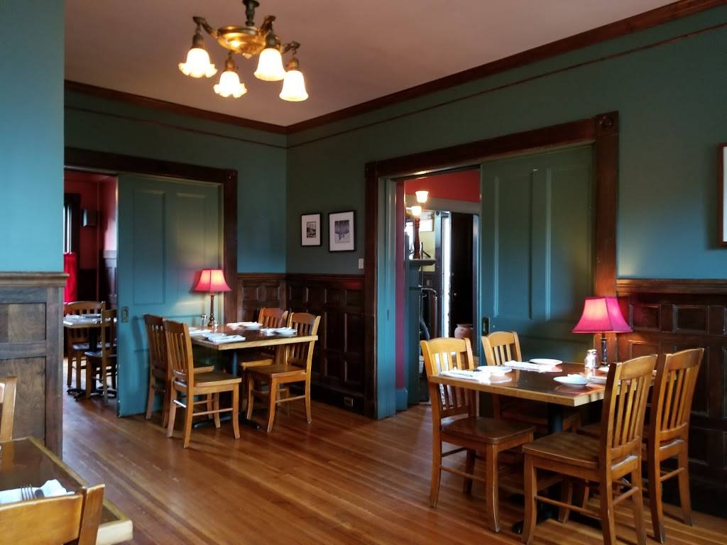 McKays Public House | restaurant | 231 Main St, Bar Harbor, ME 04609, USA | 2072882002 OR +1 207-288-2002