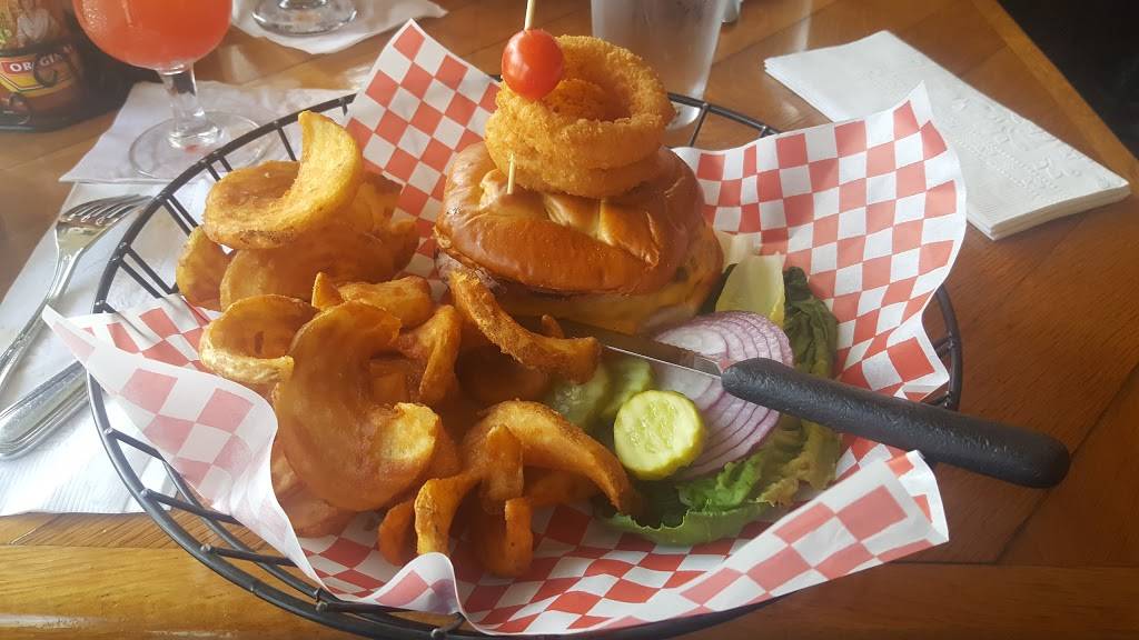 Gators | restaurant | 6 W Montauk Hwy, Hampton Bays, NY 11946, USA | 6317284100 OR +1 631-728-4100