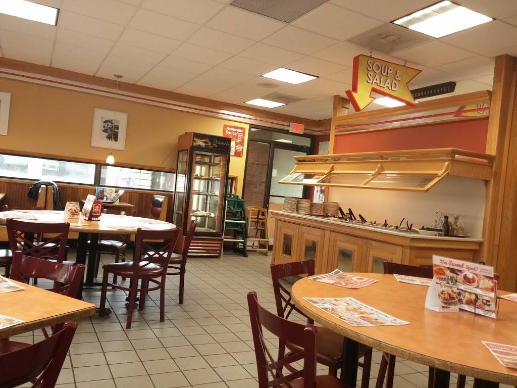 Frischs Big Boy | restaurant | 2322 W State St, Fremont, OH 43420, USA | 4193328244 OR +1 419-332-8244