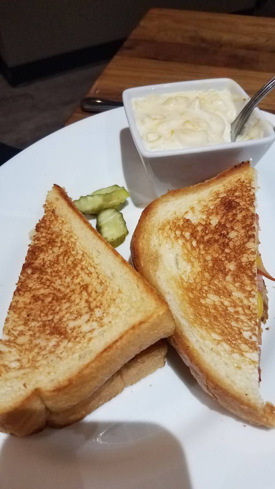 Hy-Vee Market Grille | restaurant | 8701 Douglas Ave, Urbandale, IA 50322, USA | 5152515286 OR +1 515-251-5286