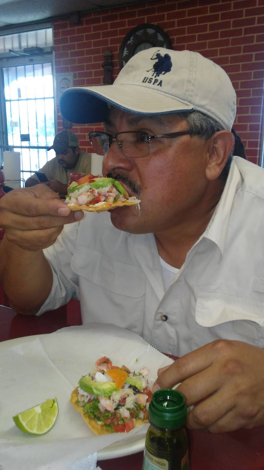 Vinces Seafood | restaurant | 5044 Gulfway Dr, Port Arthur, TX 77642, USA | 4099857731 OR +1 409-985-7731