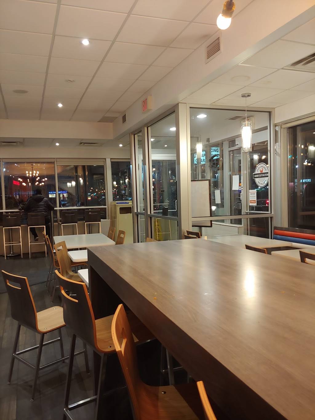 Mary Browns Chicken & Taters | restaurant | 3199 Dufferin St, North York, ON M6A 2T2, Canada | 4167870739 OR +1 416-787-0739