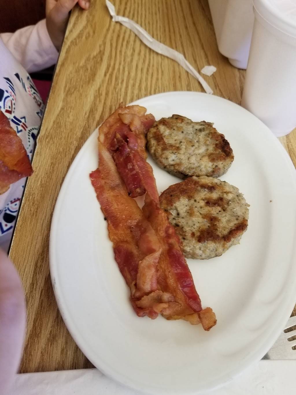 Lunch Box Diner | restaurant | 6928 Indian Head Hwy, Bryans Road, MD 20616, USA | 3012833663 OR +1 301-283-3663