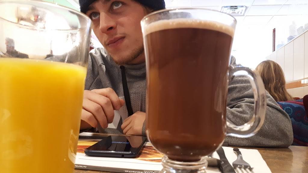 Tutti Frutti déjeuner et diner | restaurant | 1096 Boulevard Moody, Terrebonne, QC J6W 3K9, Canada | 4509613333 OR +1 450-961-3333