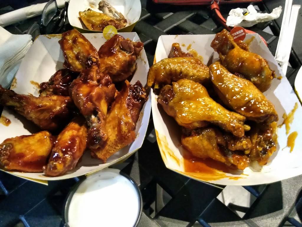 Buffalo Wild Wings | restaurant | 2938 Tyrone Blvd N, St. Petersburg, FL 33710, USA | 7272026311 OR +1 727-202-6311