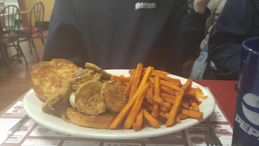 Riviera Cafe Brewhouse | restaurant | 288 Broad St, Bridgewater, MA 02324, USA | 5086979892 OR +1 508-697-9892