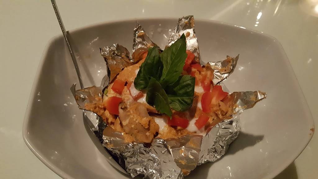 Lanponi Thai Restaurant | restaurant | 22649 NE Inglewood Hill Rd, Sammamish, WA 98074, USA | 4258363127 OR +1 425-836-3127