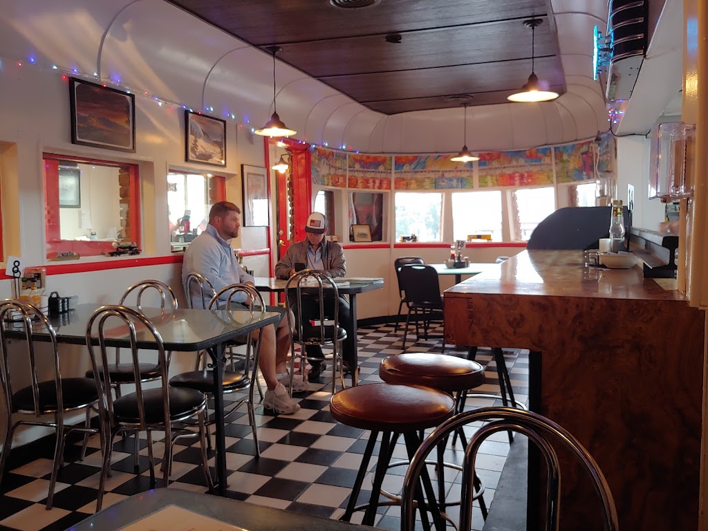 Luxury Diner | restaurant | 1401 W Lincolnway, Cheyenne, WY 82001, USA | 3076351219 OR +1 307-635-1219