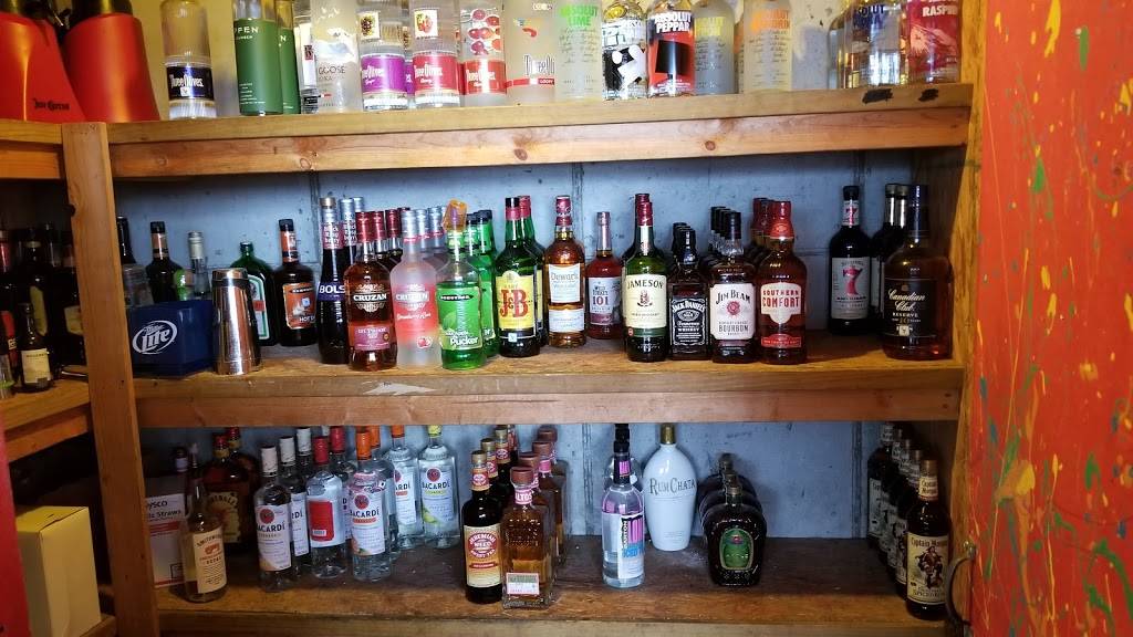 Paradise Tropical Restaurant and Bar | restaurant | 430 Tropical, Trails End Rd, Sunrise Beach, MO 65079, USA | 5733744777 OR +1 573-374-4777