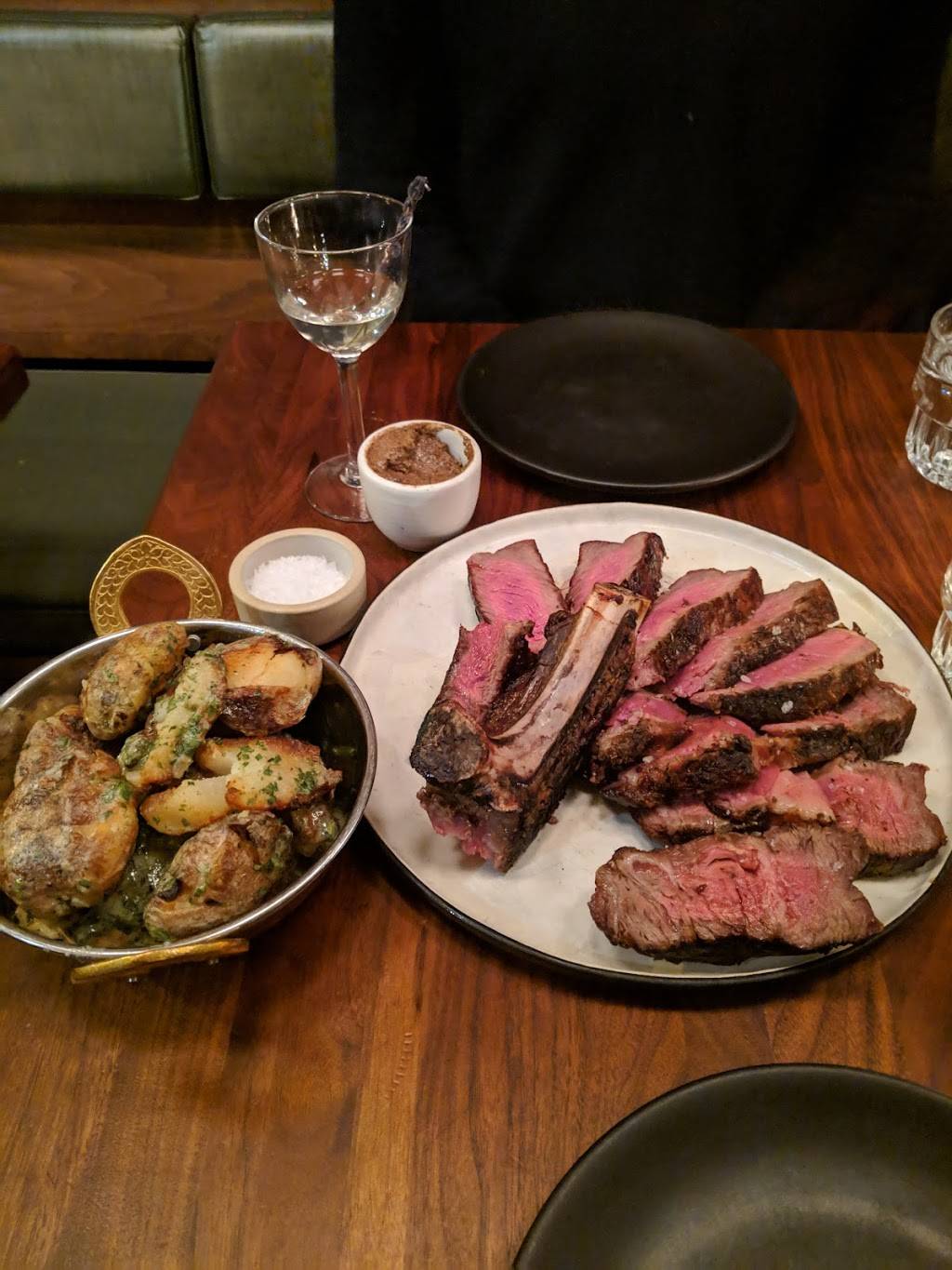 Foxy | restaurant | 1638 Rue Notre-Dame Ouest, Montréal, QC H3J 1M1, Canada | 5149257007 OR +1 514-925-7007