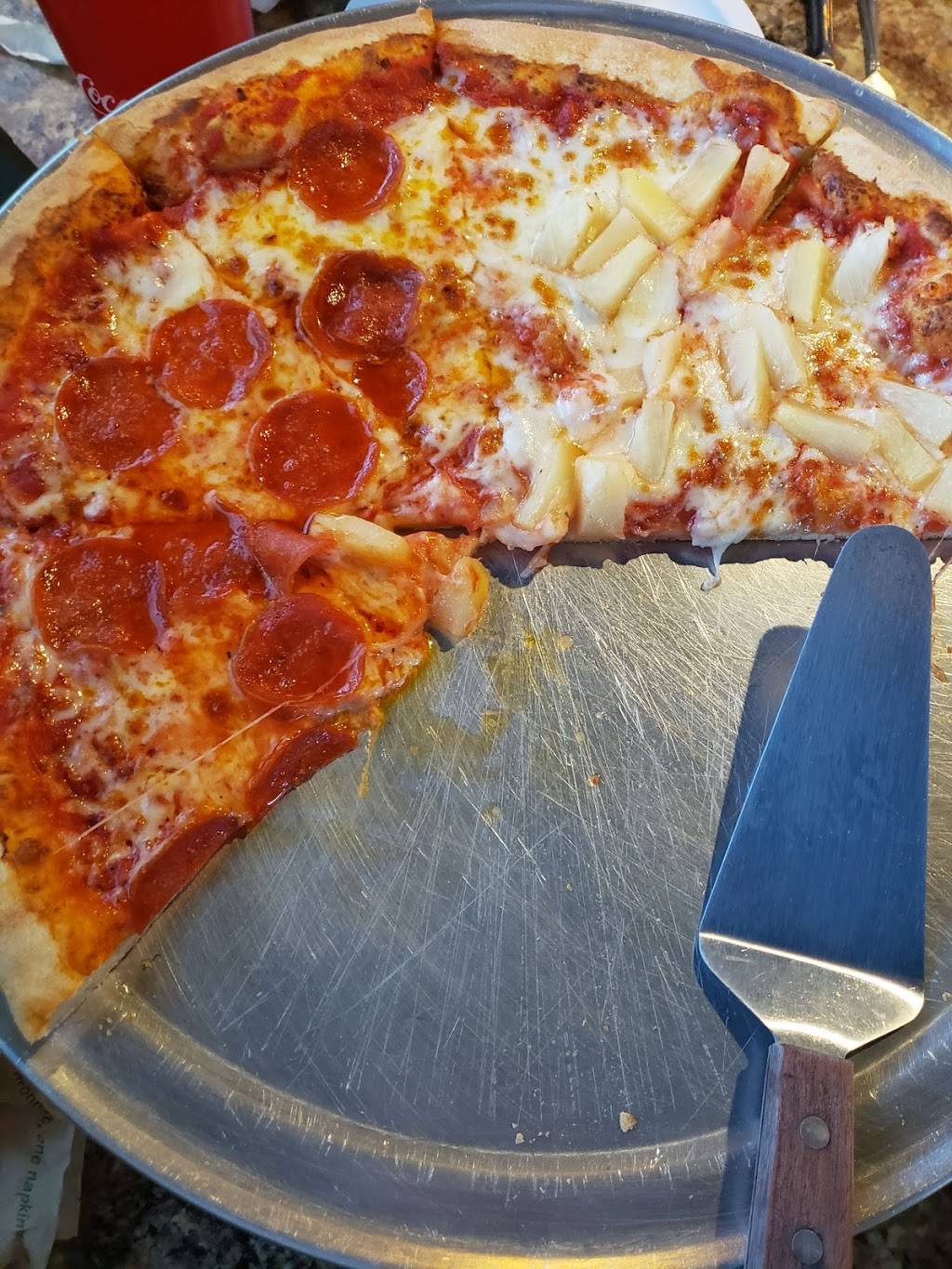 Gutis Pizza | restaurant | 625 Mt Clinton Pike, Harrisonburg, VA 22802, USA | 5404331055 OR +1 540-433-1055