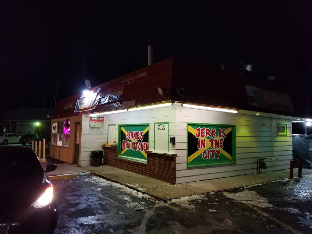 Bernies Jerk Kitchen "Jerk Is In Town" | restaurant | 312 Manhattan Rd, Joliet, IL 60433, USA | 8155823405 OR +1 815-582-3405