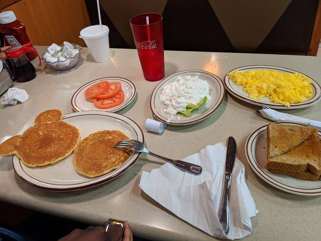 Leos Coney Island | restaurant | 1735 N Canton Center Rd, Canton, MI 48187, USA | 7349815483 OR +1 734-981-5483