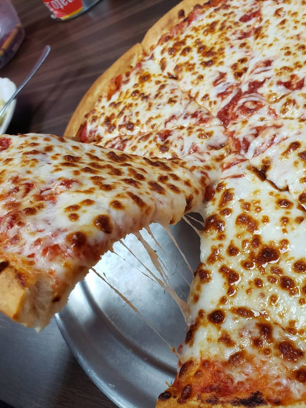 Rockos Pizza | restaurant | 614 W Moore Ave #100, Terrell, TX 75160, USA | 9725637625 OR +1 972-563-7625