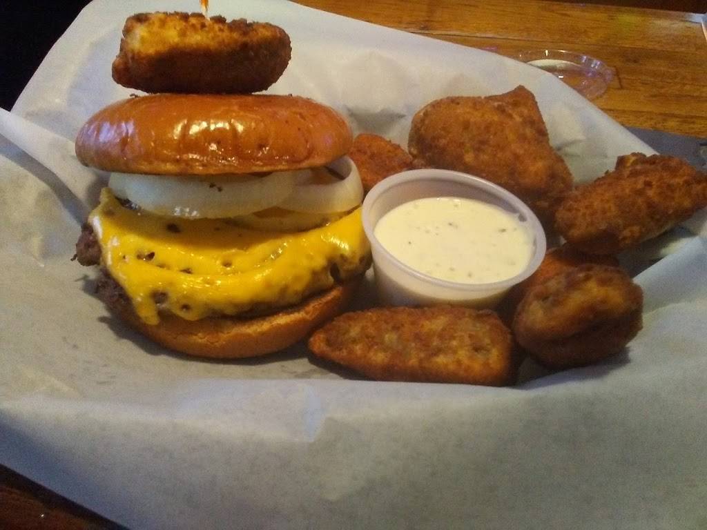 Penalty Box Bar & Grill | restaurant | 1419 4th St, Charleston, IL 61920, USA | 2175084192 OR +1 217-508-4192