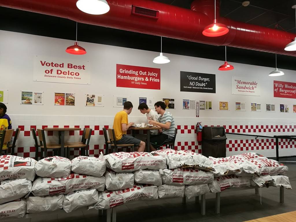 Five Guys | meal takeaway | 1527 Chestnut St, Philadelphia, PA 19102, USA | 2159721375 OR +1 215-972-1375