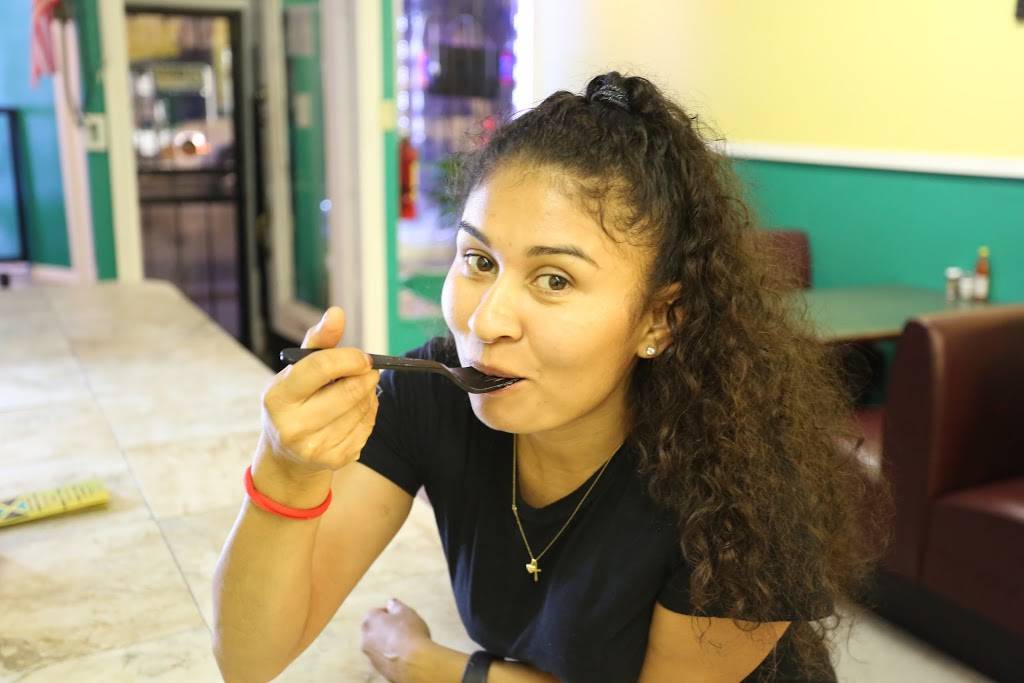 Caribbean Spice | restaurant | 522 E 79th St, Chicago, IL 60619, USA | 7739664956 OR +1 773-966-4956