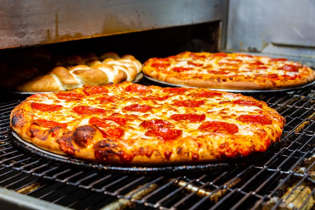 Pizza Edge - Chinle | restaurant | Bashas Shopping Center 191, US-191, Chinle, AZ 86503, USA | 9286743366 OR +1 928-674-3366