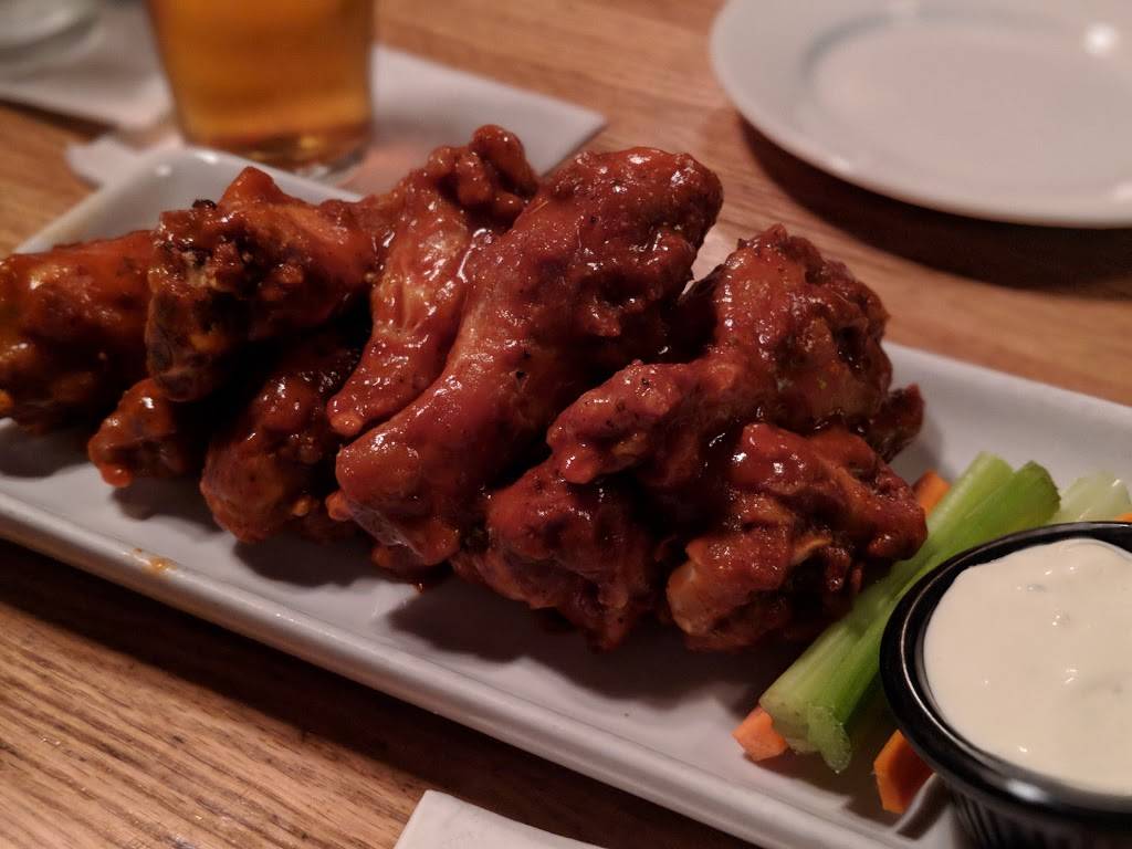 The Main Pub | restaurant | 306 Main St, Manchester, CT 06040, USA | 8606471551 OR +1 860-647-1551