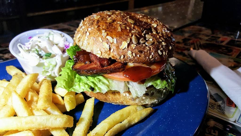 Teaneck Doghouse | restaurant | 1415 Palisade Ave, Teaneck, NJ 07666, USA | 2015307733 OR +1 201-530-7733