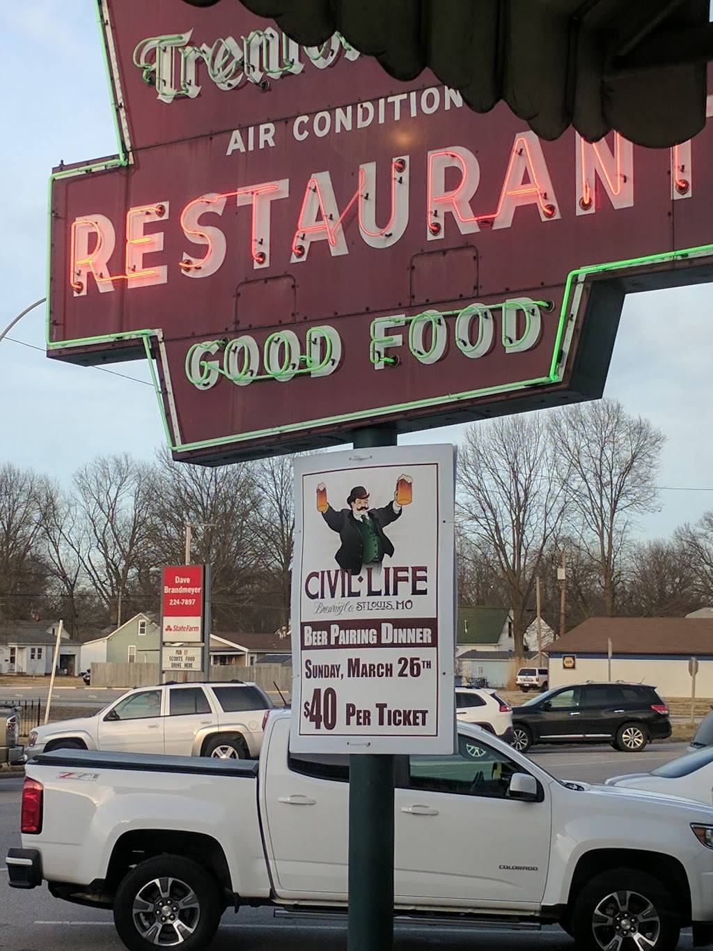 Trenton House | restaurant | 2 E Broadway, Trenton, IL 62293, USA | 6182242400 OR +1 618-224-2400