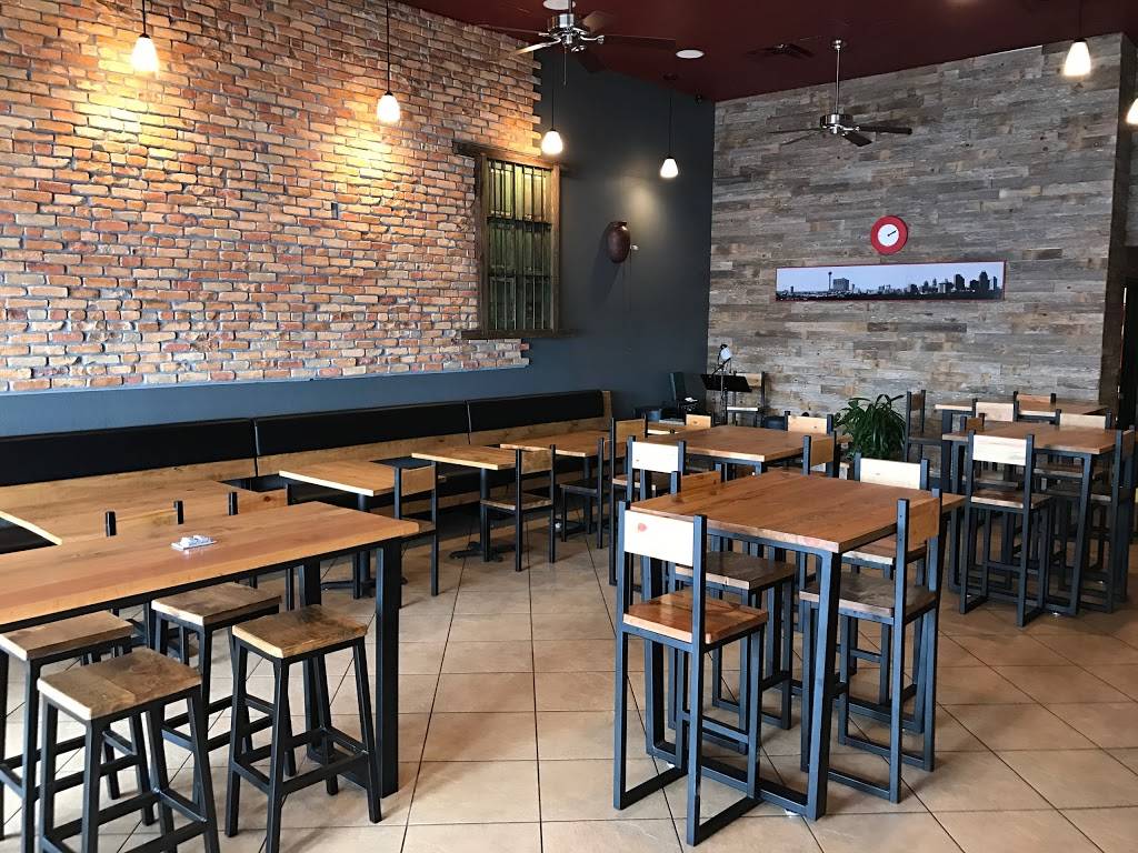 The 210 Pizza & Burger Bistro | restaurant | 7627 Culebra Rd, San Antonio, TX 78251, USA | 2105217666 OR +1 210-521-7666