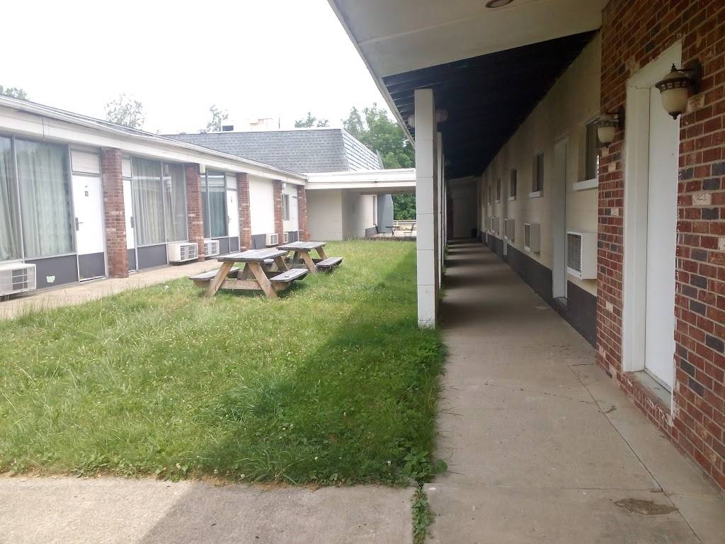 Caravan II Albergo - Maze Entertainment | restaurant | 1465 Sampson St, New Castle, PA 16101, USA | 7245981001 OR +1 724-598-1001