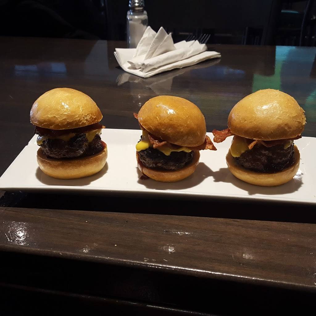 The Endzone Bar & Grill | restaurant | 1305 Main St E, Hamilton, ON L8K 4M3, Canada | 2892469663 OR +1 289-246-9663