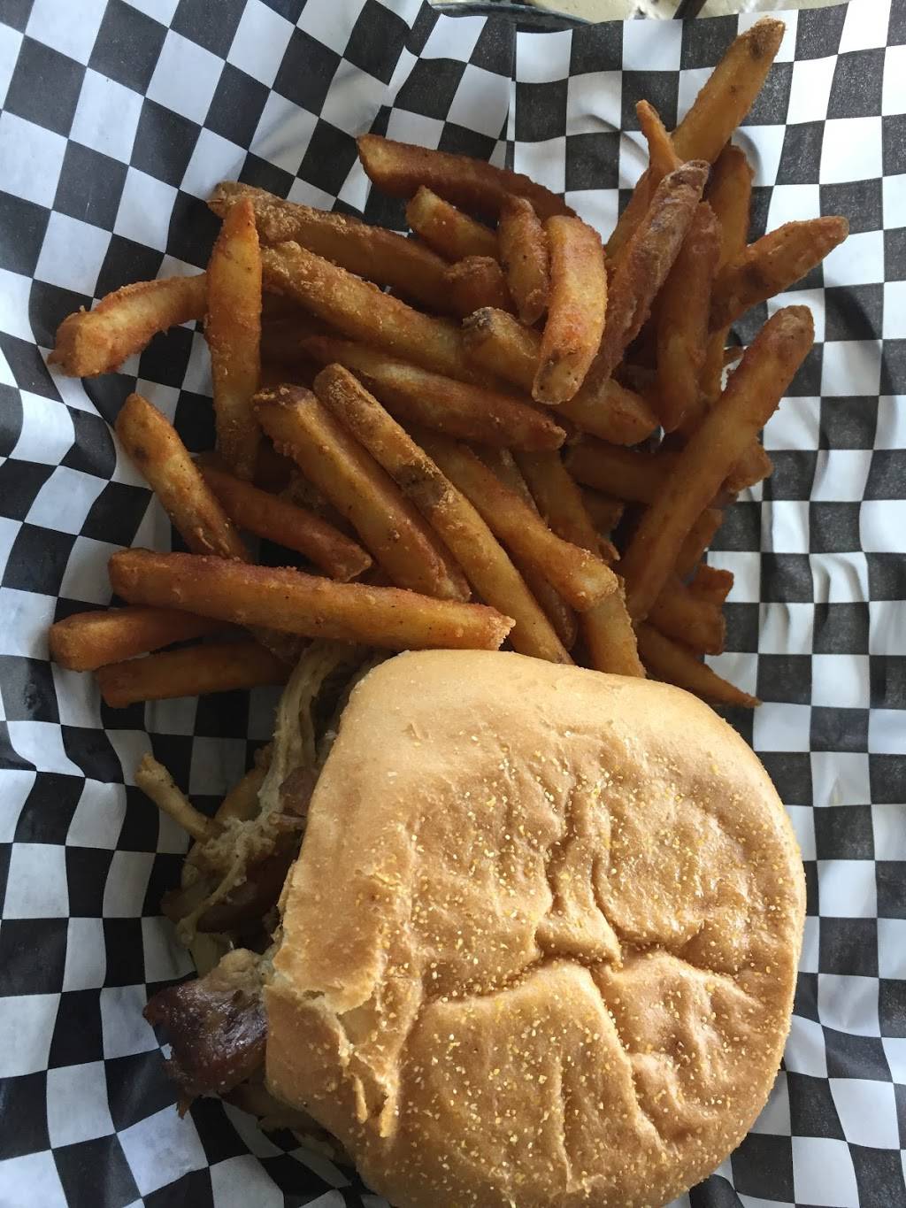 Slip Inn Bar & Grill | restaurant | 2842 Arnold Ave SW, Washington, DC 20032, USA | 2027675840 OR +1 202-767-5840