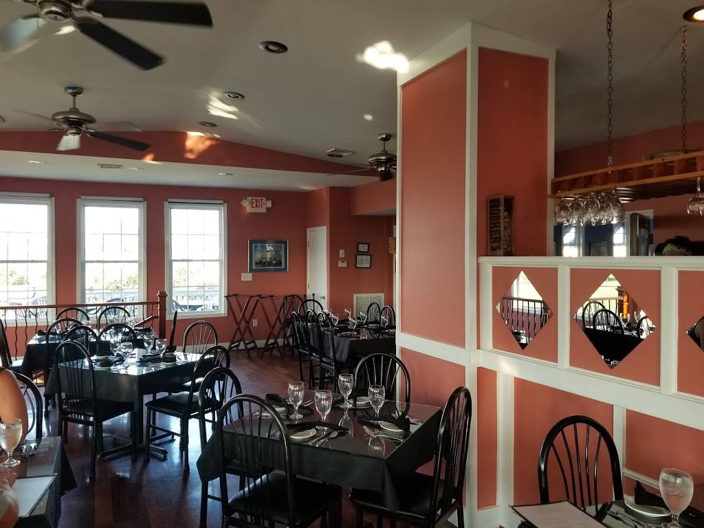 Beauchaines 211 | restaurant | 211 S Topsail Dr, Surf City, NC 28445, USA | 9103281888 OR +1 910-328-1888