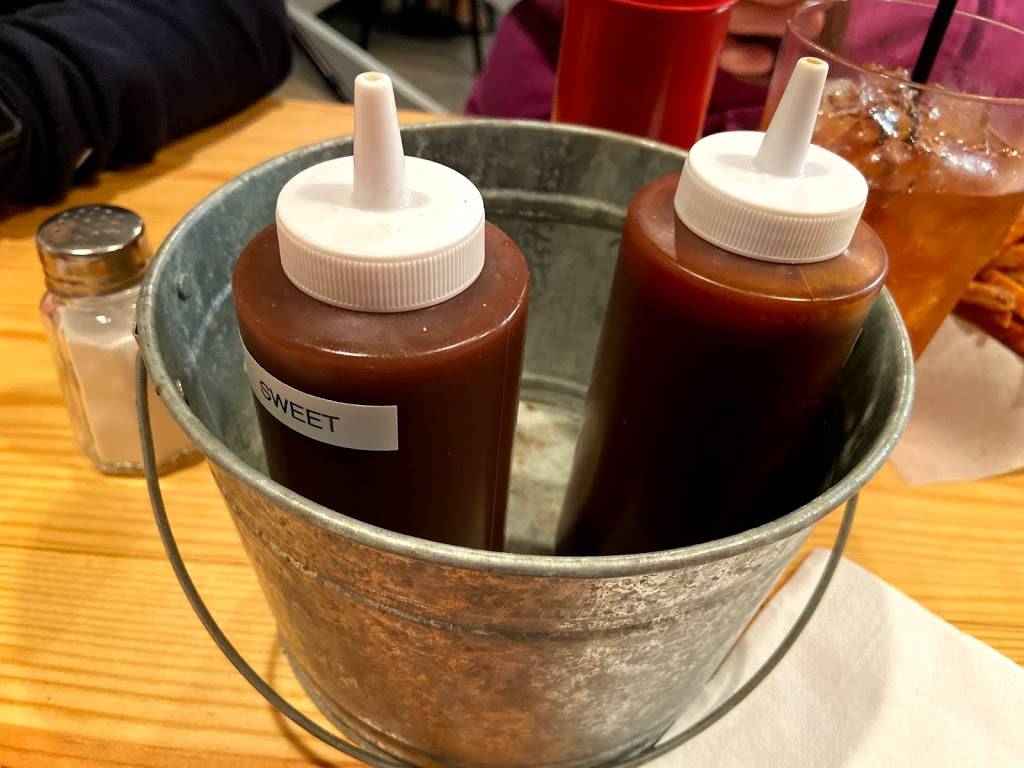 The Smokehouse | restaurant | 403 Old Hwy 64 E, Waynesboro, TN 38485, USA | 9317225037 OR +1 931-722-5037