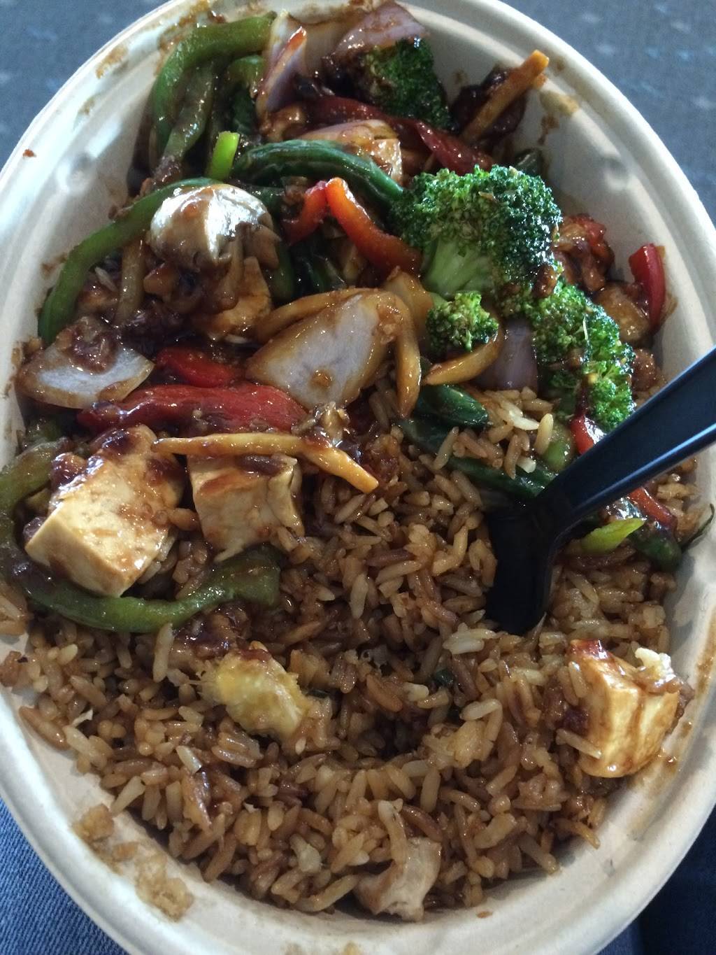 Big Bowl | restaurant | 8500 Peña Blvd, Denver, CO 80249, USA | 7202512566 OR +1 720-251-2566