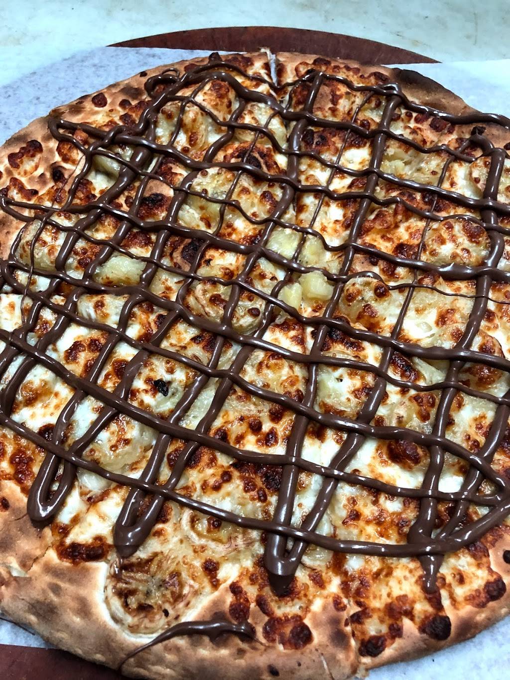 Pizza Charlevoix | restaurant | 2563 Rue Centre, Montréal, QC H3K 1J9, Canada | 5149330514 OR +1 514-933-0514