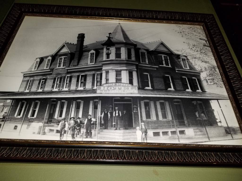 Volpes Sports Bar-Emmaus | restaurant | 501 Broad St, Emmaus, PA 18049, USA | 6109650311 OR +1 610-965-0311