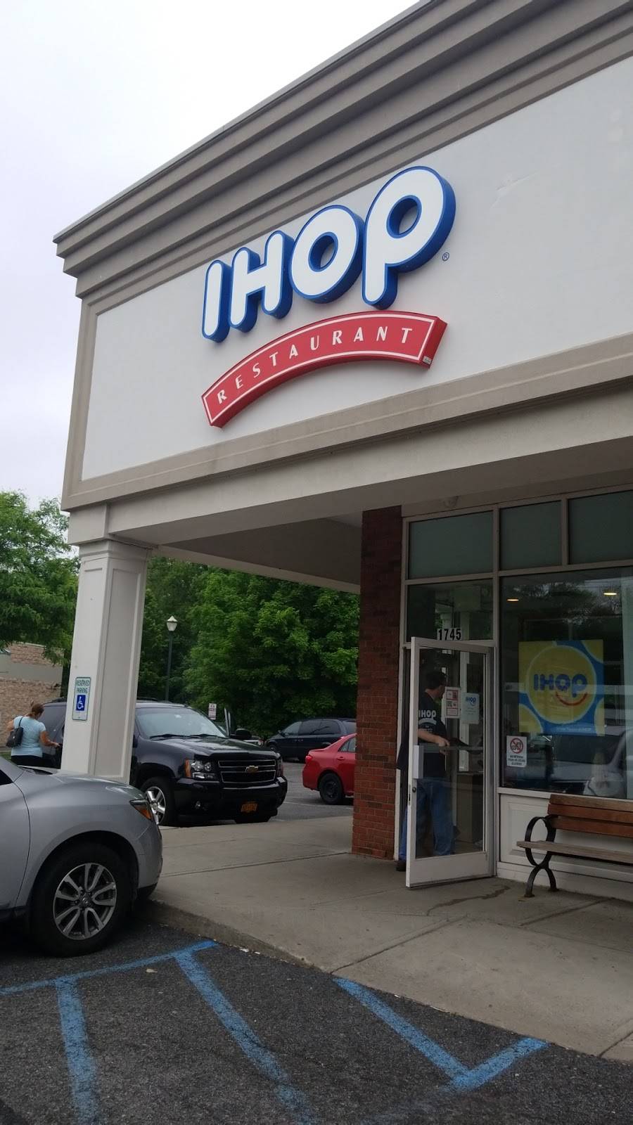 IHOP | bakery | 1745 E Main St, Mohegan Lake, NY 10547, USA | 9147431780 OR +1 914-743-1780