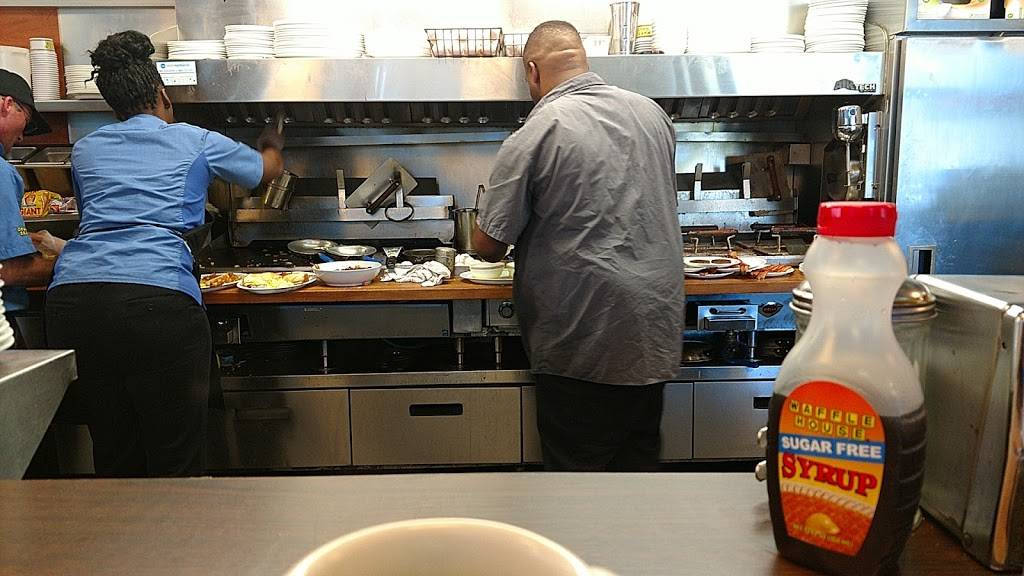 Waffle House | meal takeaway | 1249 S Germantown Rd, Germantown, TN 38138, USA | 9017530040 OR +1 901-753-0040