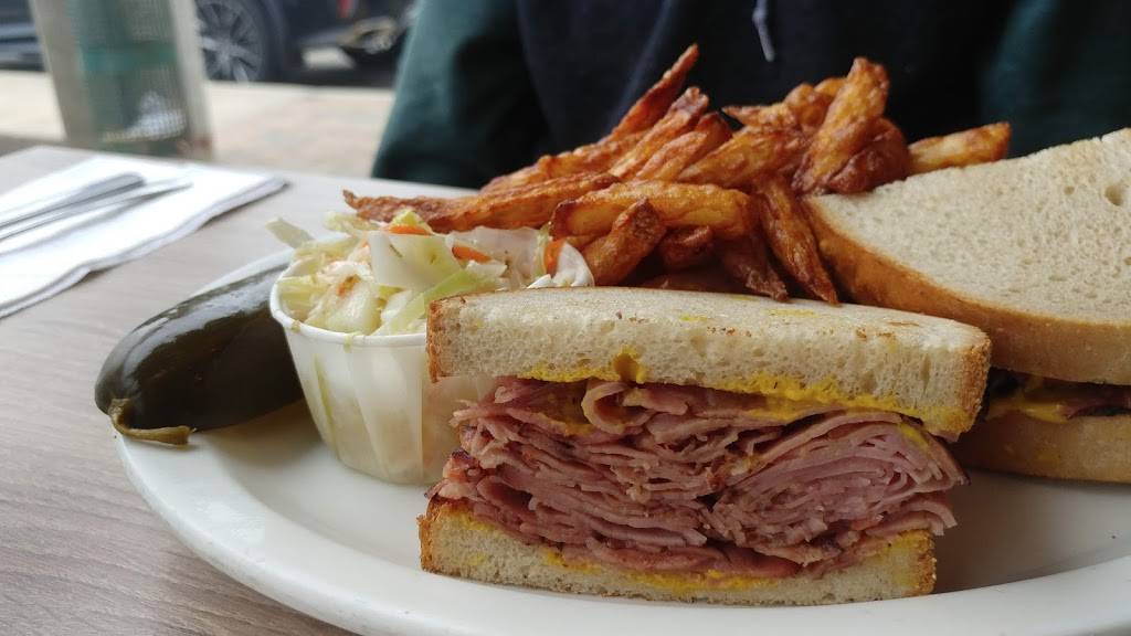 Cindys Restaurant | restaurant | 15 Capella Ct, Nepean, ON K2E 7X1, Canada | 6137279362 OR +1 613-727-9362