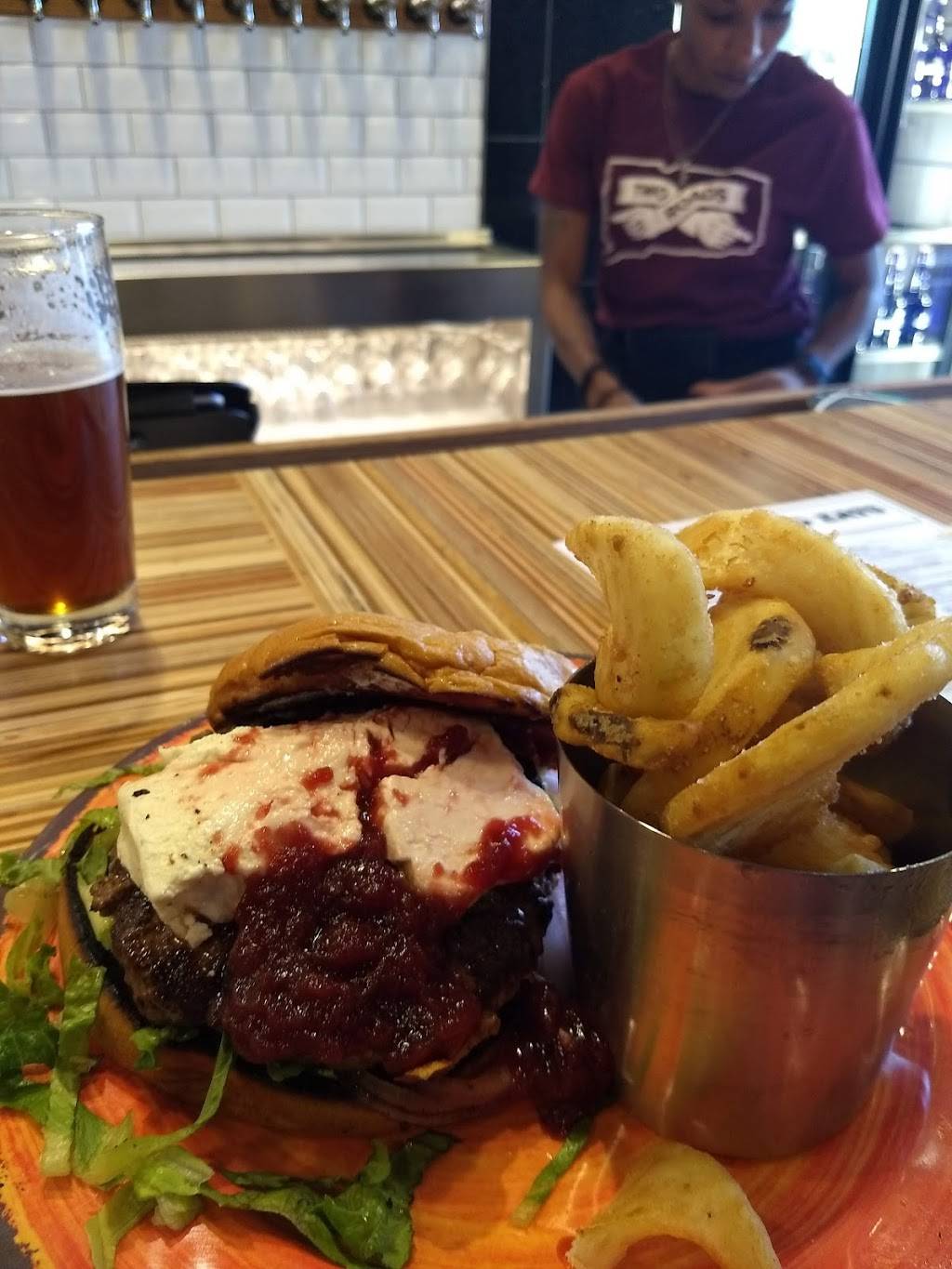 Growler USA - The Rotunda | restaurant | 727 W 40th St # 104, Baltimore, MD 21211, USA | 4435632679 OR +1 443-563-2679