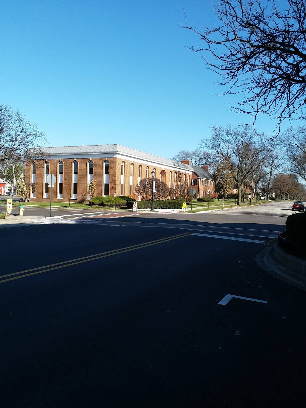 Dips & Dogs | restaurant | 50 South Garfield, Hinsdale, IL 60521, USA | 6308870944 OR +1 630-887-0944