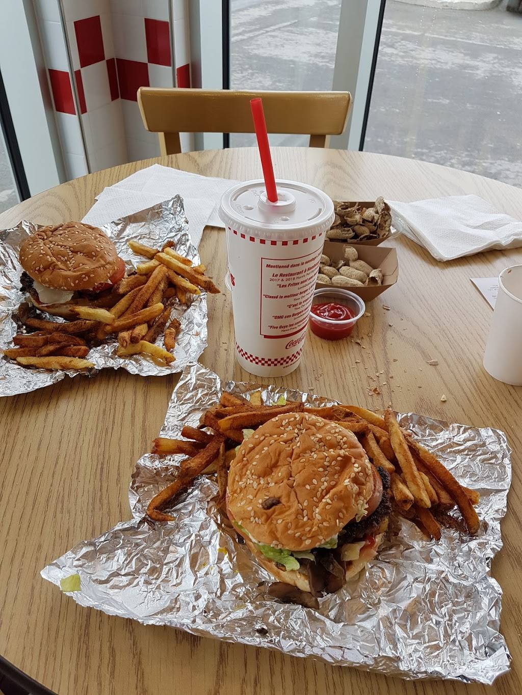 Five Guys | meal takeaway | 1371 Boulevard Michèle-Bohec, Blainville, QC J7C 0M4, Canada | 4509335078 OR +1 450-933-5078