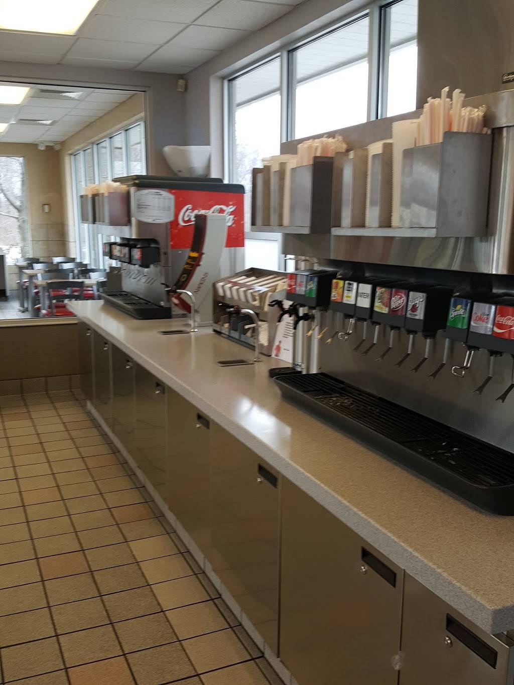 McDonalds | cafe | 7575 Auburn Rd, Concord, OH 44077, USA | 4403577078 OR +1 440-357-7078