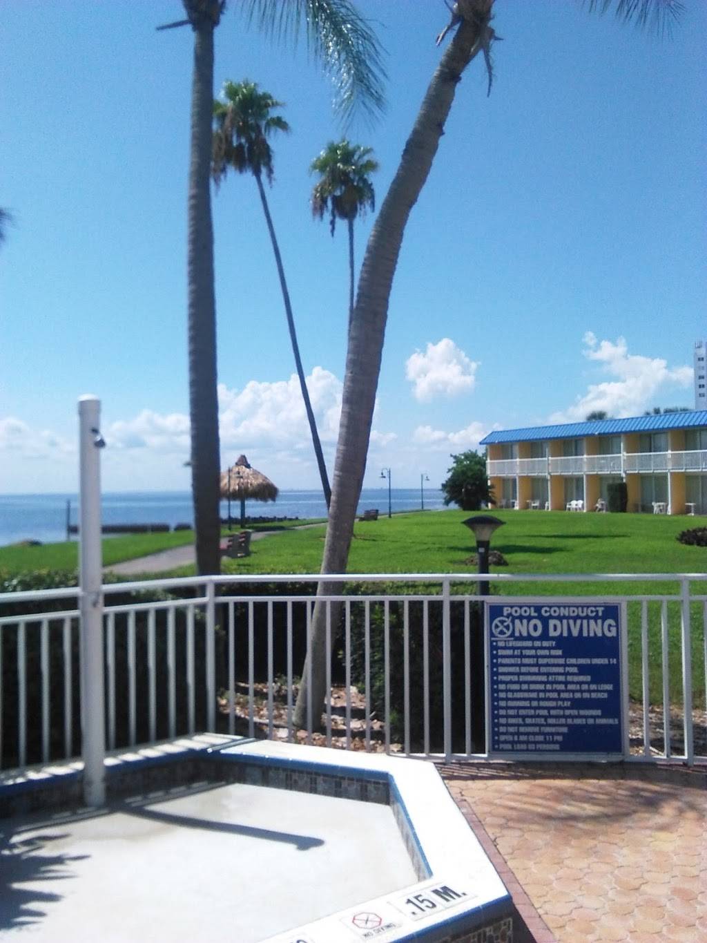 Periscope Restaurant | restaurant | 6800 Sunshine Skyway Ln S, St. Petersburg, FL 33711, USA | 7278671151 OR +1 727-867-1151