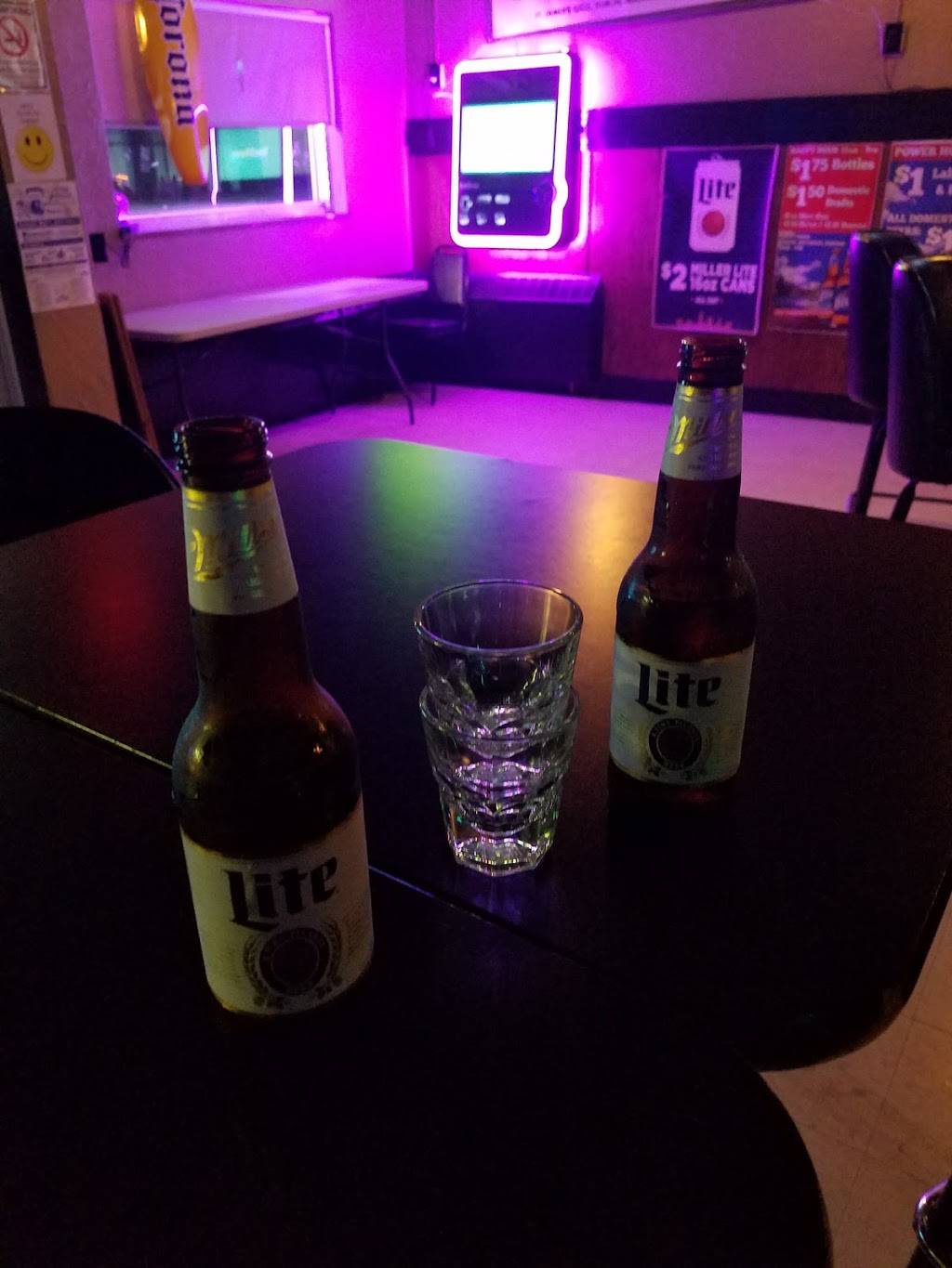 Koozies Pub | restaurant | 5278 Pearl Rd, Parma, OH 44129, USA | 2167955970 OR +1 216-795-5970